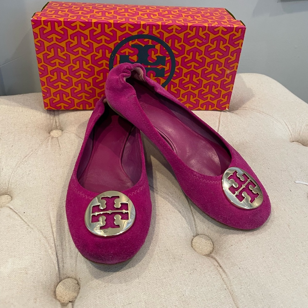 Tory Burch Ballet Flats - Fuschia Pink with Gold logo. (Size 8)